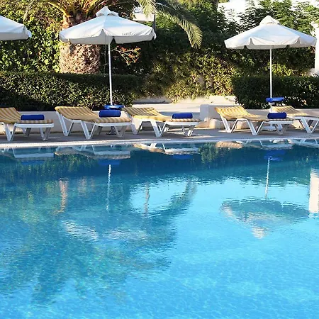 Apartahotel Nissia Kamares 3*